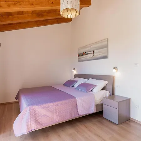 Stunning In Vizinada * Πούλα