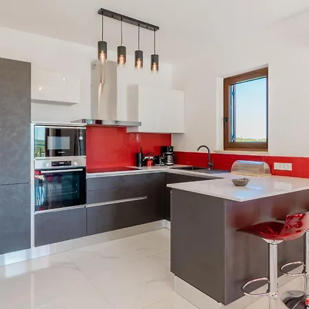 Stunning In Vizinada Πούλα