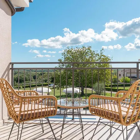 Stunning In Vizinada Будинок відпочинку *