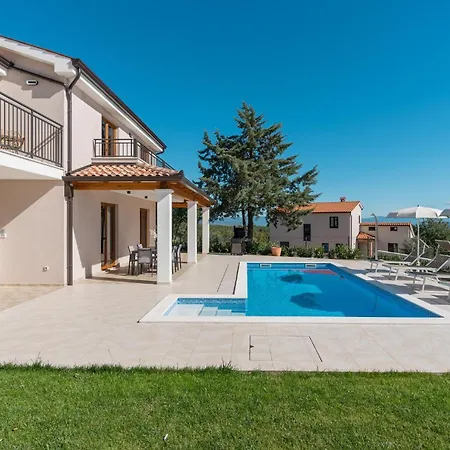 Stunning In Vizinada * Πούλα