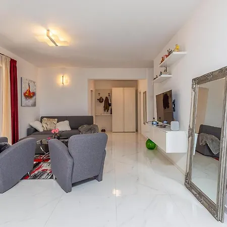 Stunning In Vizinada With 3 Bedrooms Pola