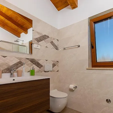 Stunning In Vizinada With 3 Bedrooms * Pola