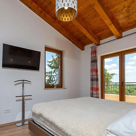 Stunning In Vizinada With 3 Bedrooms Casa vacanze Pola