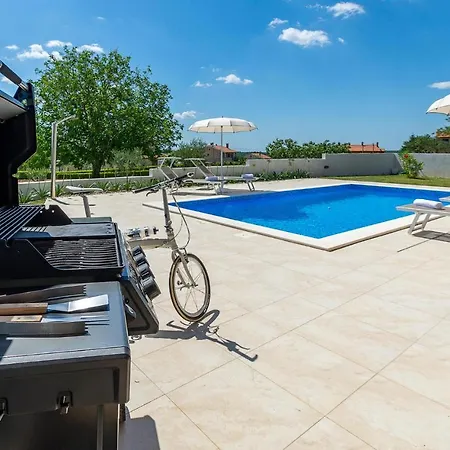 Stunning In Vizinada With 3 Bedrooms * Pola