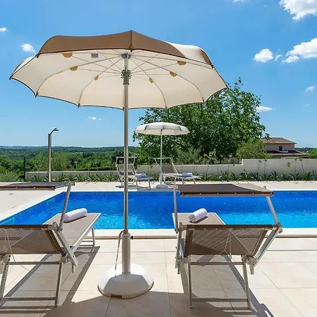 Stunning In Vizinada With 3 Bedrooms *