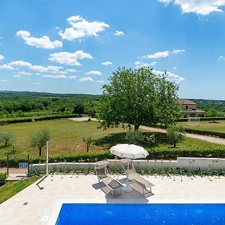 Stunning In Vizinada With 3 Bedrooms *