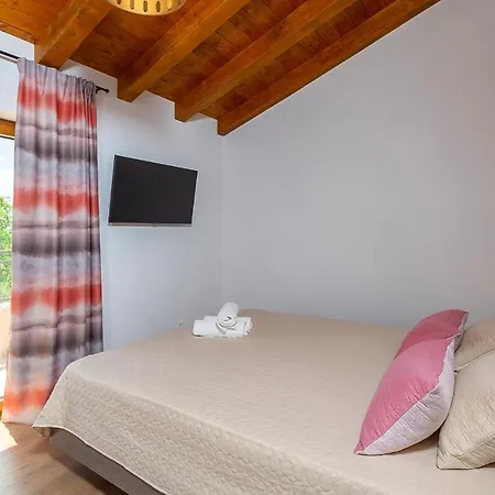 Stunning In Vizinada With 3 Bedrooms * Pola