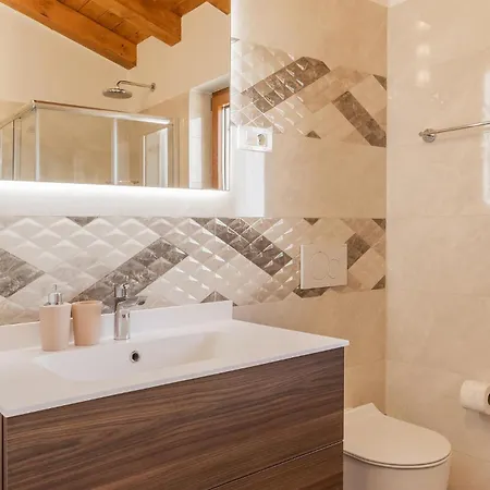 Stunning In Vizinada * Pula