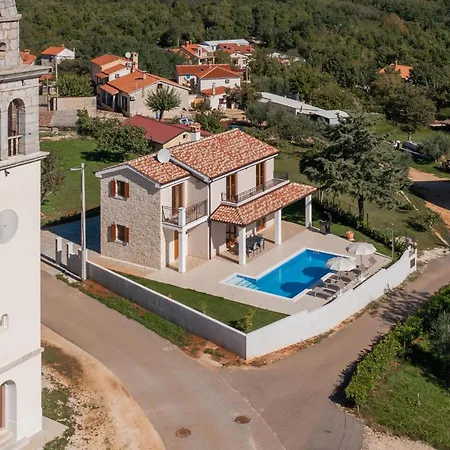 Stunning In Vizinada * Pula