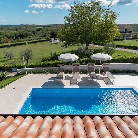 Stunning In Vizinada Ferienhaus Pula